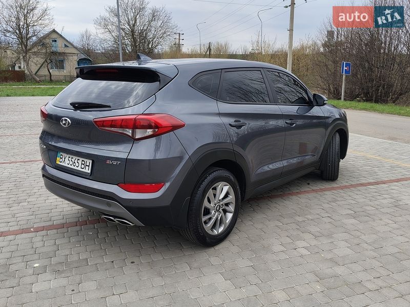 Позашляховик / Кросовер Hyundai Tucson 2016 в Старокостянтинові
