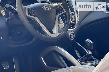 Хэтчбек Hyundai Veloster 2012 в 