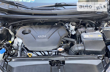 Хэтчбек Hyundai Veloster 2012 в 
