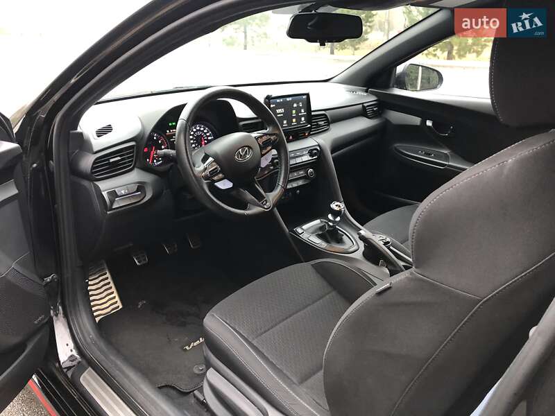 Хэтчбек Hyundai Veloster 2019 в Киеве