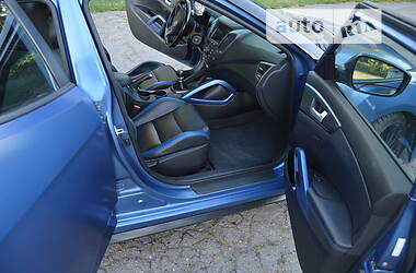 Хэтчбек Hyundai Veloster 2015 в 