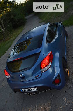 Хэтчбек Hyundai Veloster 2015 в 