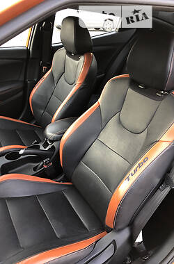 Хетчбек Hyundai Veloster 2015 в 