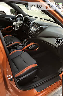 Хетчбек Hyundai Veloster 2015 в 