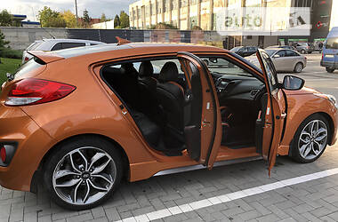 Хетчбек Hyundai Veloster 2015 в 