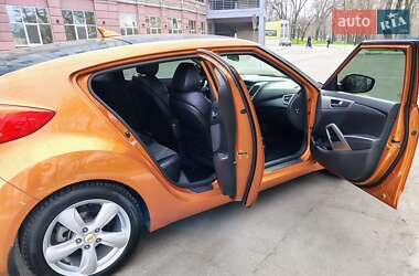 Хэтчбек Hyundai Veloster 2013 в 