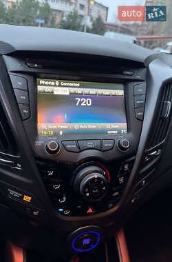 Хэтчбек Hyundai Veloster 2015 в 
