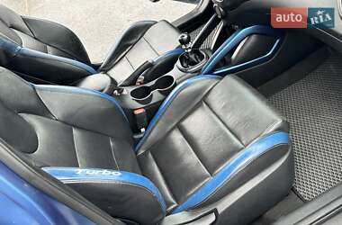 Хэтчбек Hyundai Veloster 2015 в 