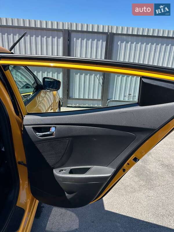 Хэтчбек Hyundai Veloster 2013 в Кривом Роге