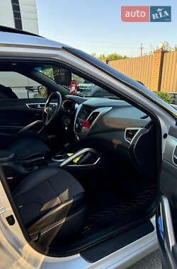 Хэтчбек Hyundai Veloster 2015 в 