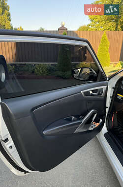 Хэтчбек Hyundai Veloster 2015 в 