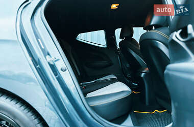 Хетчбек Hyundai Veloster 2019 в  фото 13 Хетчбек Hyundai Veloster 2019 в