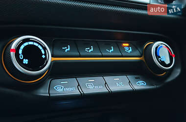 Хетчбек Hyundai Veloster 2019 в  фото 28 Хетчбек Hyundai Veloster 2019 в