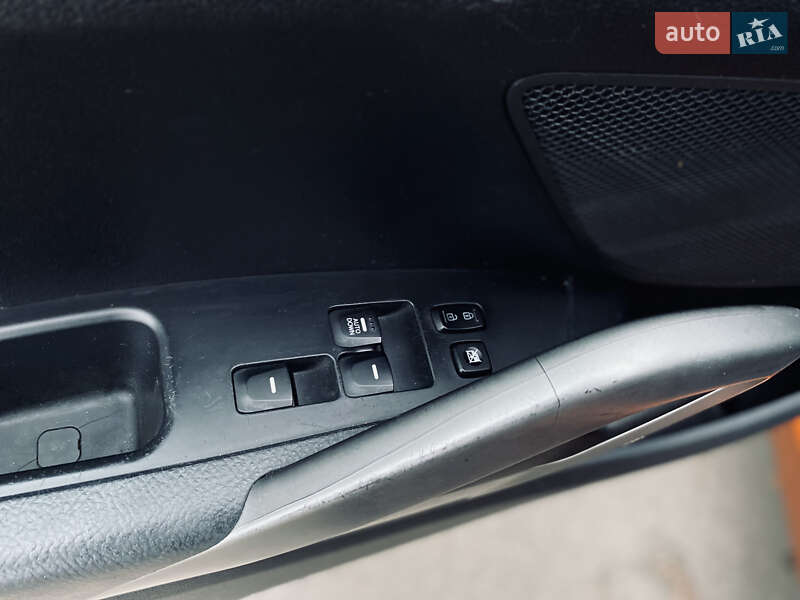 Хэтчбек Hyundai Veloster 2016 в Киеве фото 17 Хэтчбек Hyundai Veloster 2016 в Киеве