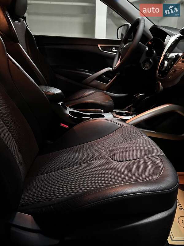 Хэтчбек Hyundai Veloster 2012 в Черновцах