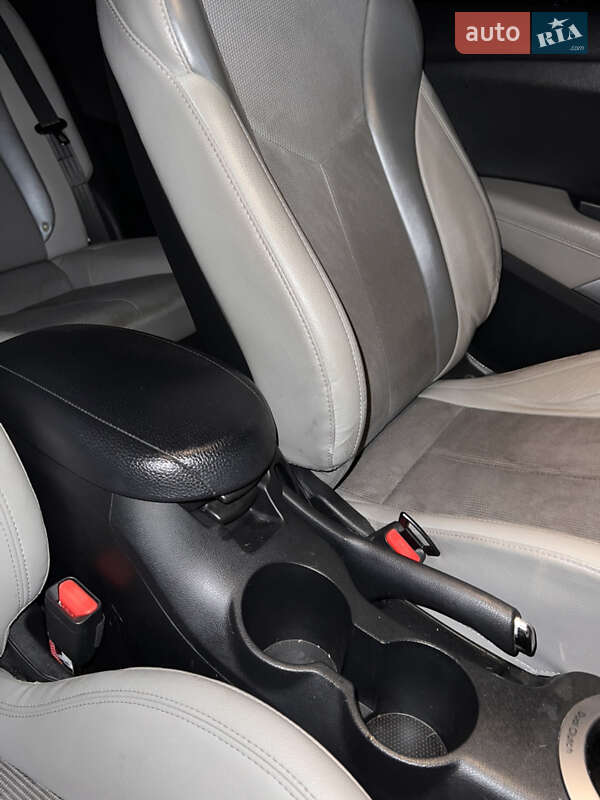 Хэтчбек Hyundai Veloster 2013 в Запорожье фото 12 Хэтчбек Hyundai Veloster 2013 в Запорожье