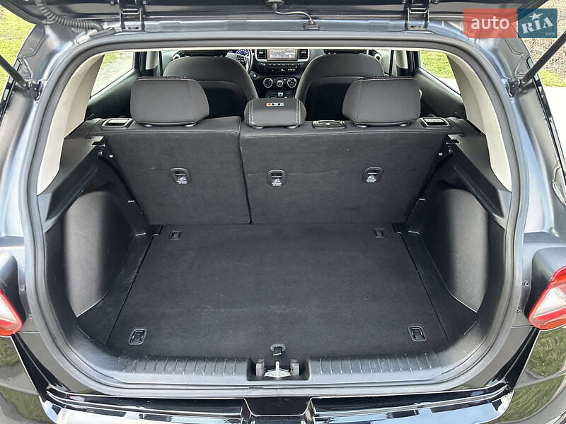 Внедорожник / Кроссовер Hyundai Venue 2021 в Бродах фото 55 Внедорожник / Кроссовер Hyundai Venue 2021 в Бродах
