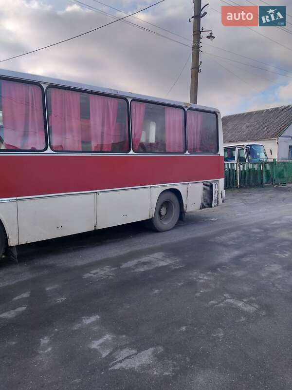 Пригородный автобус Ikarus 211 1988 в Староконстантинове