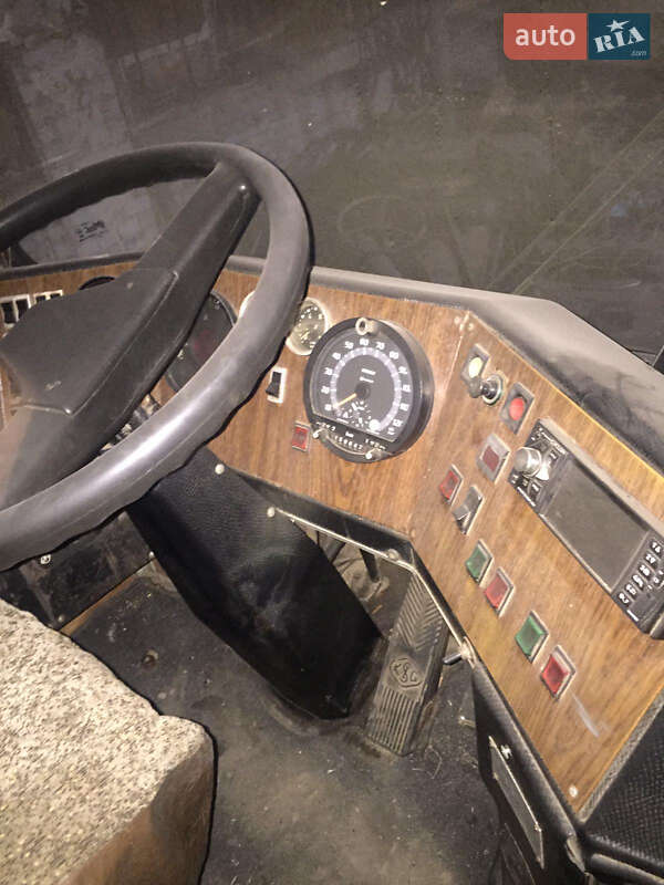 Туристичний / Міжміський автобус Ikarus 250 1988 в Ромнах