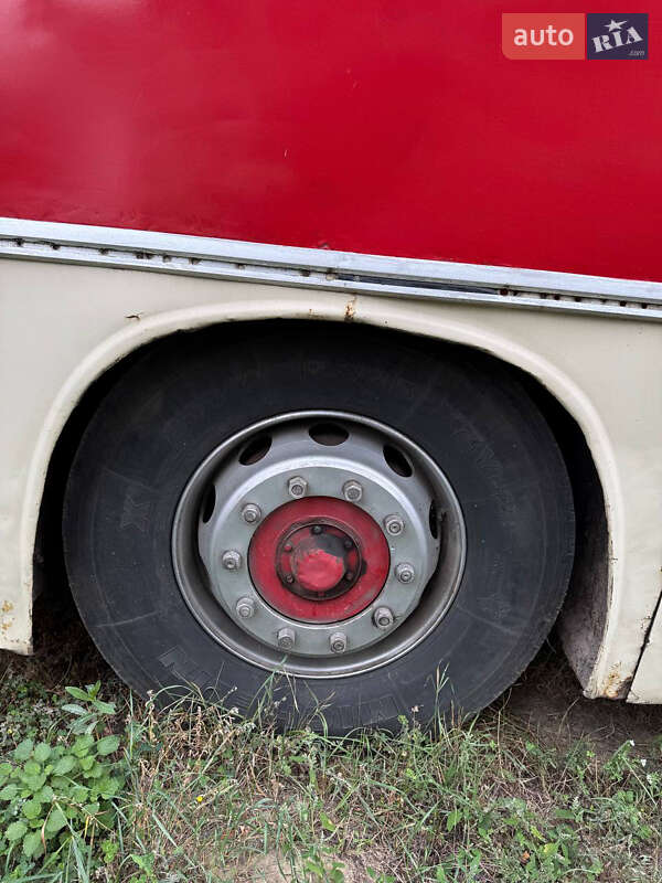Туристический / Междугородний автобус Ikarus 250 1988 в Ромнах