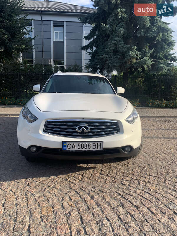 Позашляховик / Кросовер Infiniti FX 30 2011 в Корсунь-Шевченківському