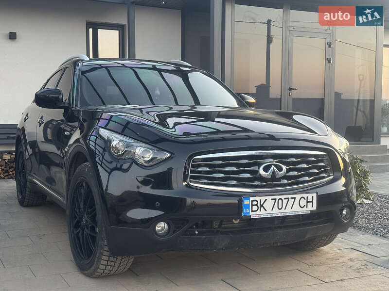 Внедорожник / Кроссовер Infiniti FX 30 2011 в Ровно