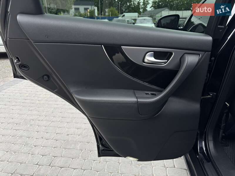 Внедорожник / Кроссовер Infiniti FX 30 2012 в Виннице