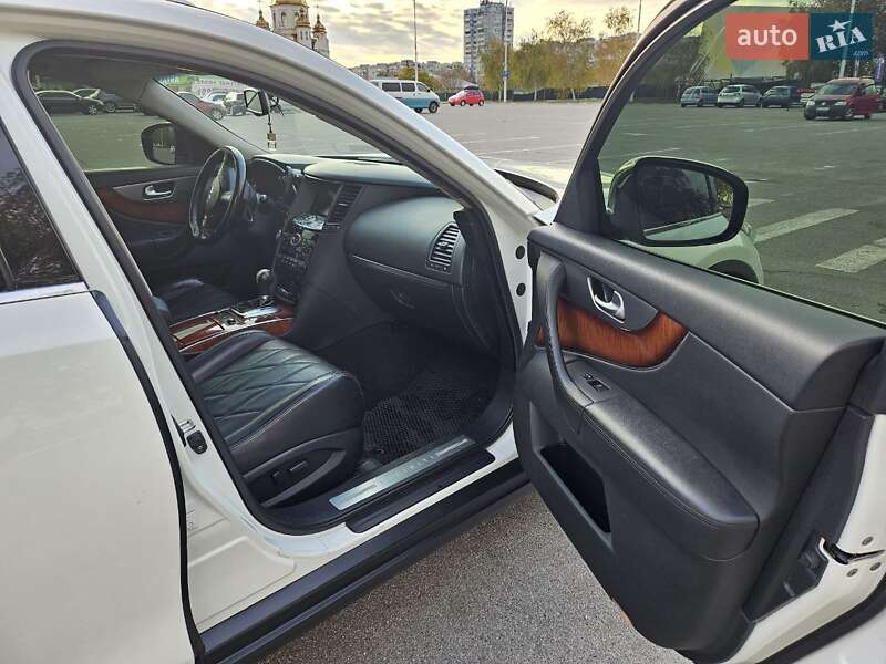 Внедорожник / Кроссовер Infiniti FX 30 2012 в Запорожье