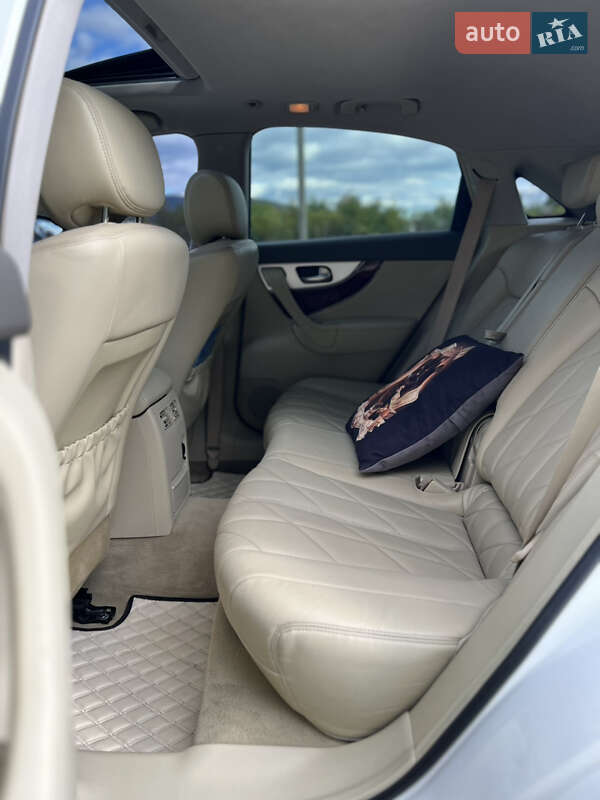 Внедорожник / Кроссовер Infiniti FX 30 2011 в Виноградове фото 26 Внедорожник / Кроссовер Infiniti FX 30 2011 в Виноградове