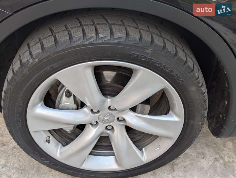 Внедорожник / Кроссовер Infiniti FX 30 2011 в Дубно