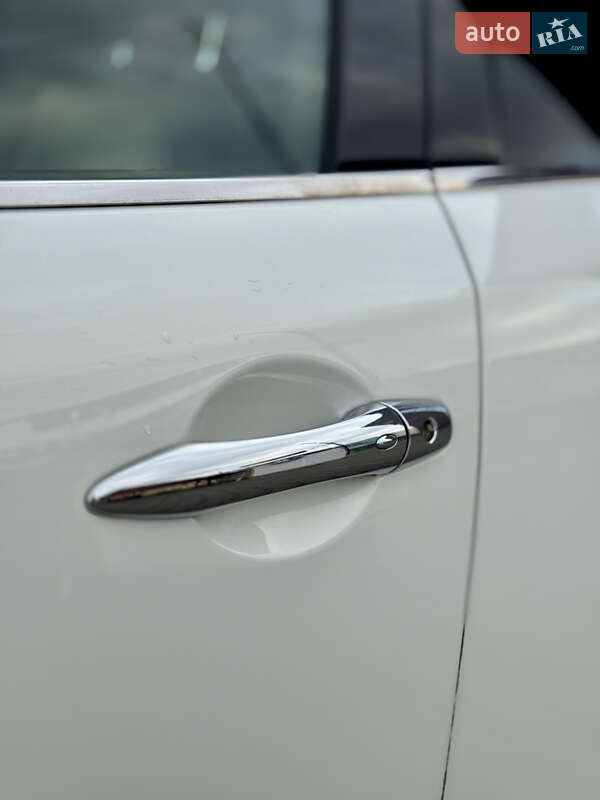 Внедорожник / Кроссовер Infiniti FX 30 2010 в Черновцах