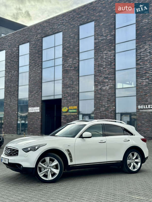 Внедорожник / Кроссовер Infiniti FX 30 2010 в Черновцах