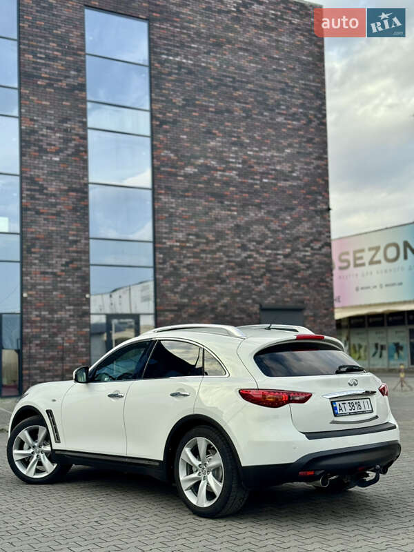 Внедорожник / Кроссовер Infiniti FX 30 2010 в Черновцах