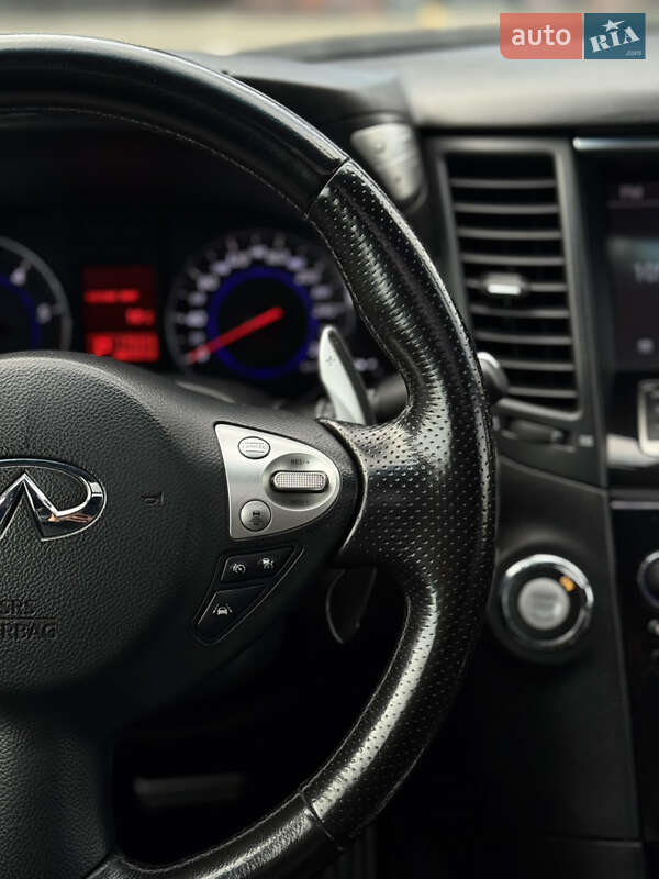Внедорожник / Кроссовер Infiniti FX 30 2010 в Черновцах