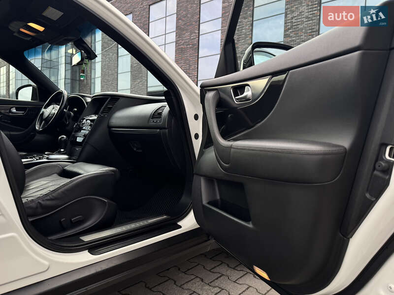 Внедорожник / Кроссовер Infiniti FX 30 2010 в Черновцах