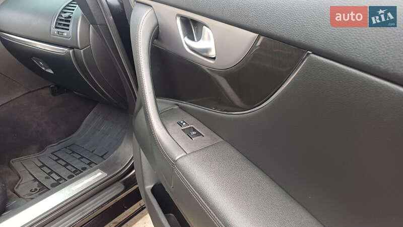 Внедорожник / Кроссовер Infiniti FX 30 2011 в Дрогобыче