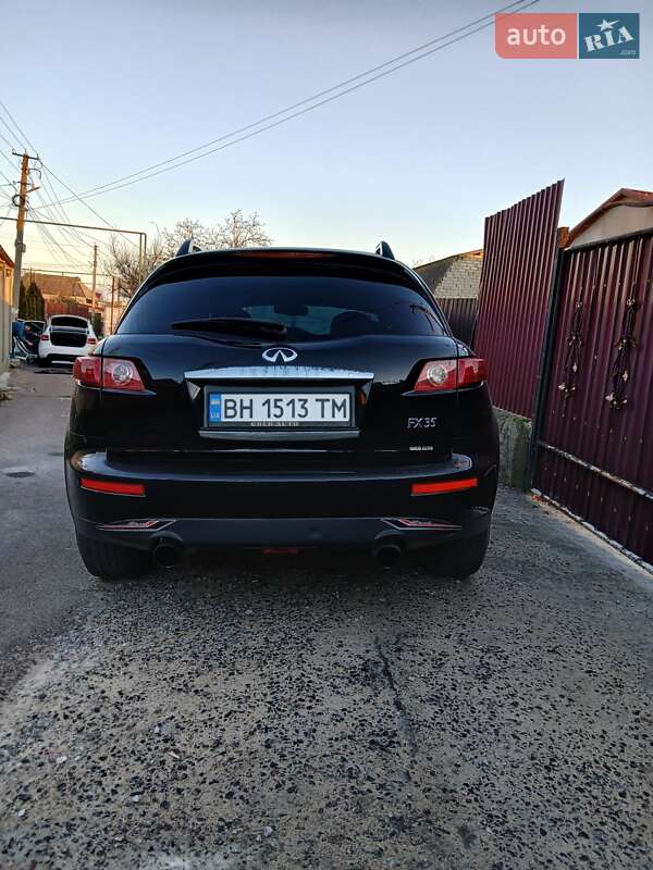Внедорожник / Кроссовер Infiniti FX 35 2007 в Нерубайском