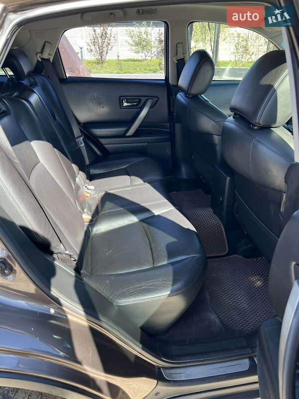 Внедорожник / Кроссовер Infiniti FX 35 2003 в Корнине