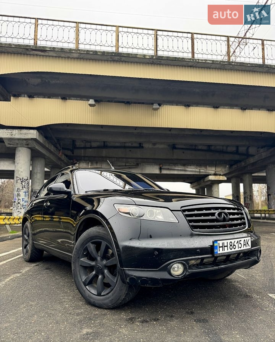 Продам Infiniti FX35, 2005 р. в максимальній комплектації, машині на автоматі, на повному приводі, двигун 3,5, встановлено газ, шкіряний салон, люк, музика BOSE, двозонний клімат контроль, красивий вихлоп, монітор для пасажирів та інші комфортні плюшки. Готовий відповісти на ваші питання за вказаним телефоном.