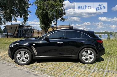Внедорожник / Кроссовер Infiniti FX 37 2011 в 