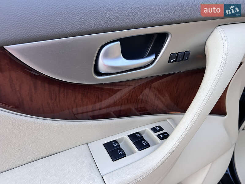 Позашляховик / Кросовер Infiniti FX 37 2012 в Львові