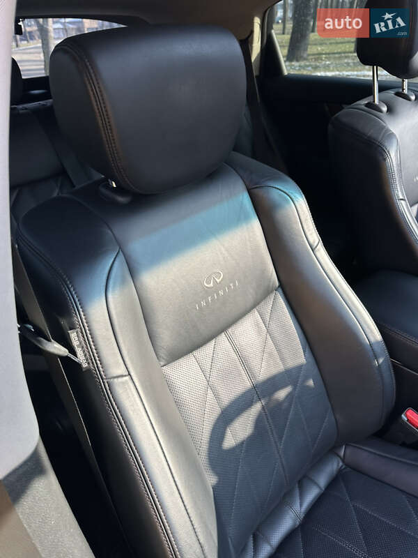 Внедорожник / Кроссовер Infiniti FX 37 2011 в Киеве