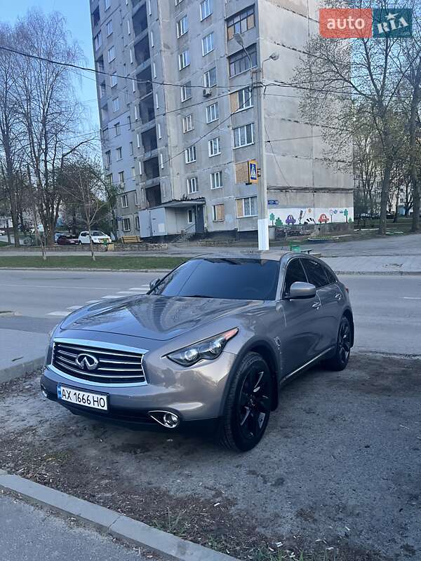 Позашляховик / Кросовер Infiniti FX 37 2013 в 