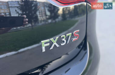 Позашляховик / Кросовер Infiniti FX 37 2010 в 