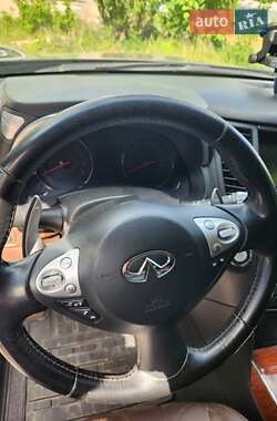 Позашляховик / Кросовер Infiniti FX 37 2011 в 
