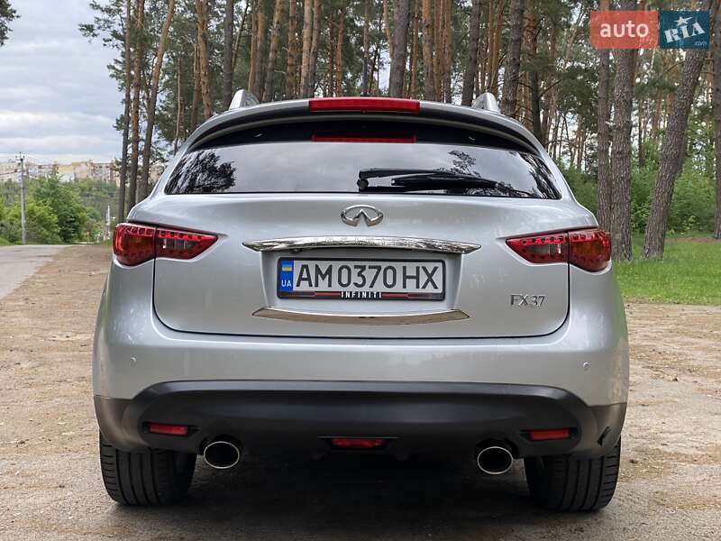 Позашляховик / Кросовер Infiniti FX 37 2010 в Житомирі