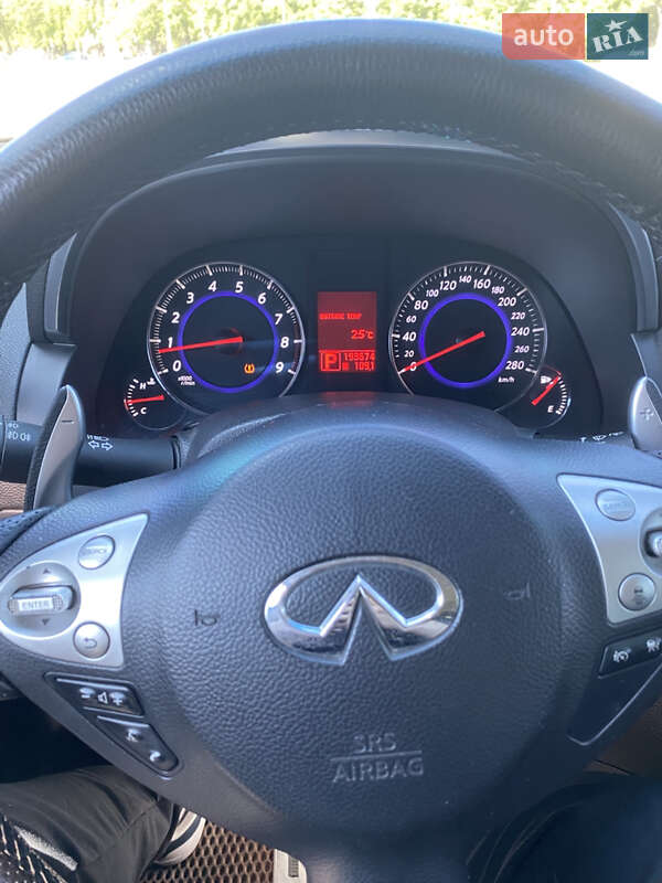 Позашляховик / Кросовер Infiniti FX 37 2011 в Запоріжжі