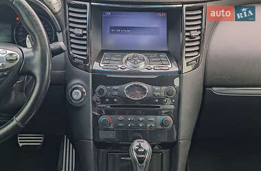 Внедорожник / Кроссовер Infiniti FX 37 2013 в 
