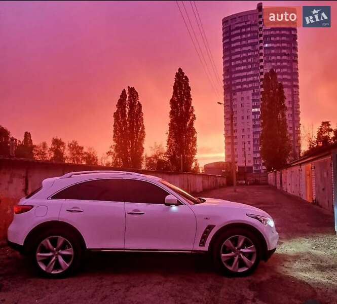 Infiniti FX 37 2010
