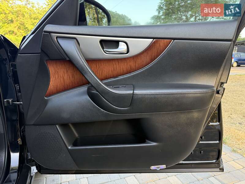 Внедорожник / Кроссовер Infiniti FX 37 2012 в Одессе
